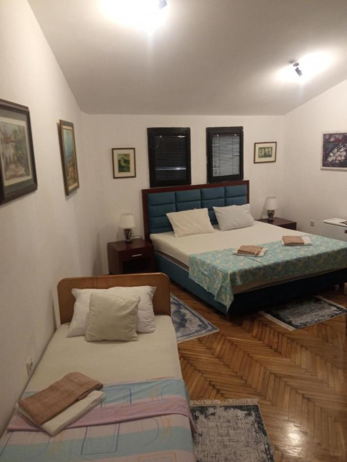 Heart Of Old Town Guesthouse พอดโกริกา ภายนอก รูปภาพ